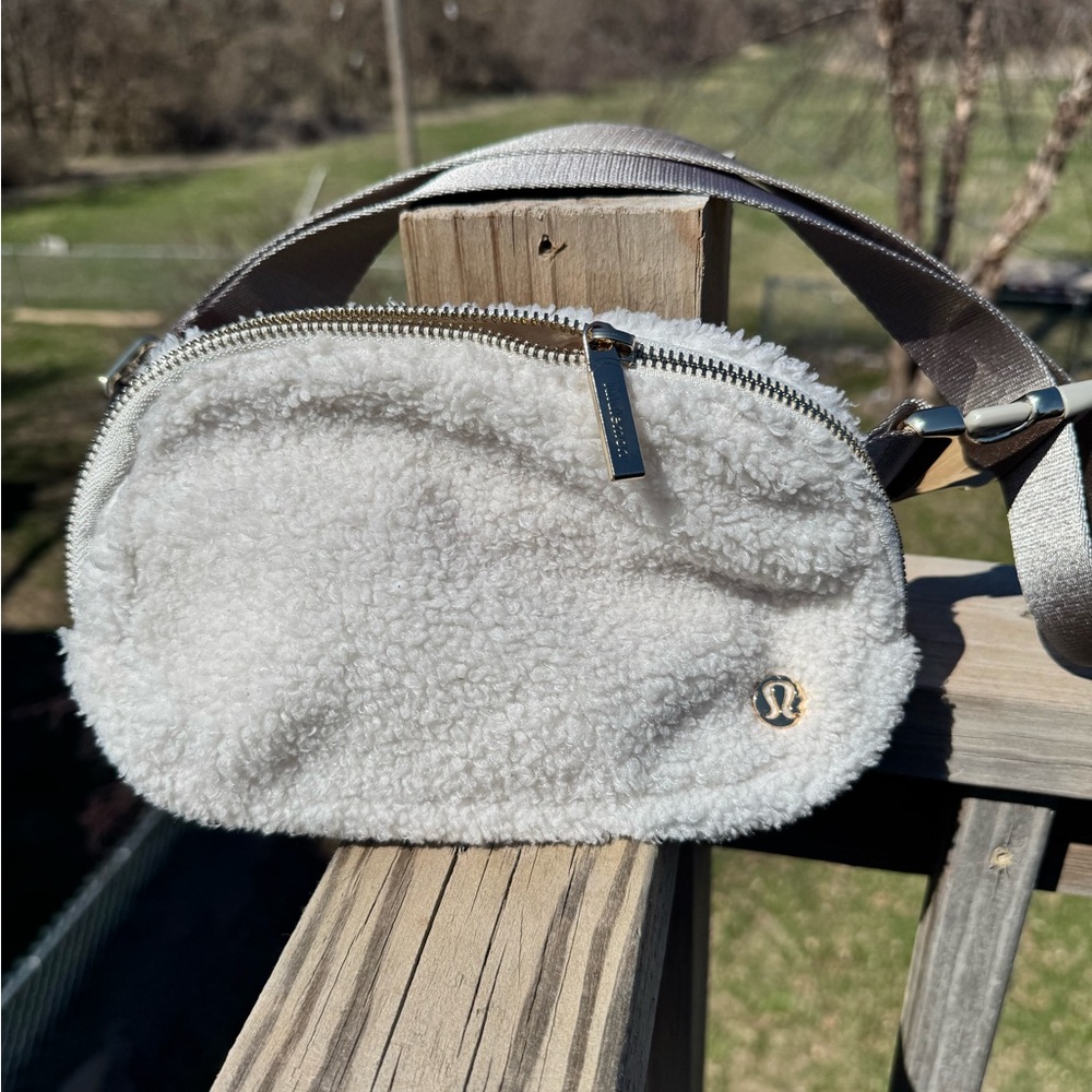 Lululemon Sherpa Belt Bag